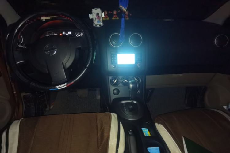 Used Nissan Qashqai 2011 2.0 XL Fire CVT 2WD Center Console