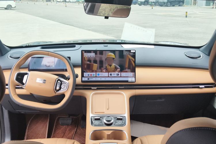 Used Geely Galaxy Xingjian 7 EM-i 2025 120km Exploration+ Version Interior 3