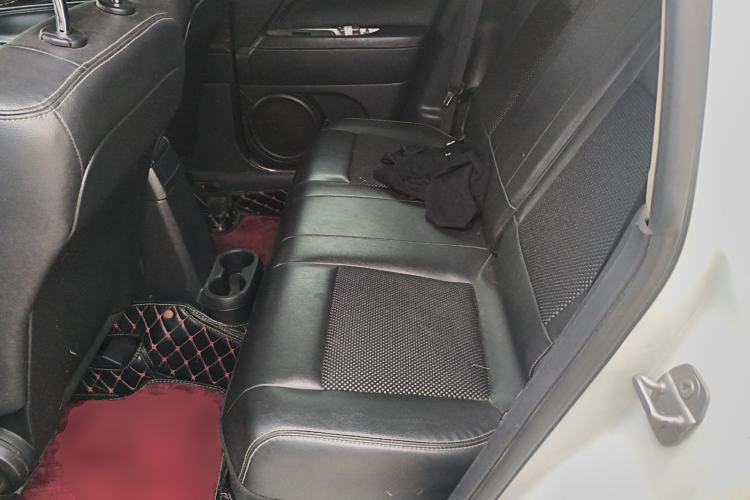 Used Jeep Compass 2014 Revised Version 2.4L Four-Wheel Drive Comfort Edition Left Rear Seat