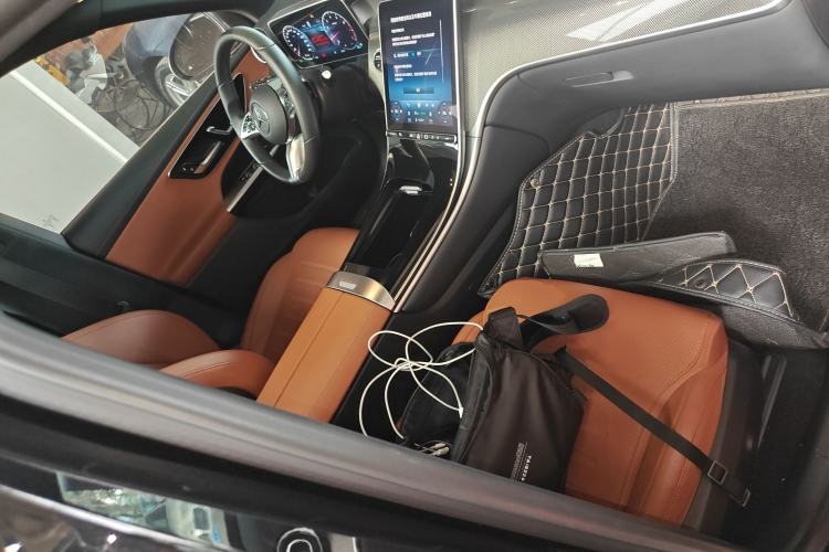 Used Mercedes-Benz GLC 2023 Facelift GLC 260 L 4MATIC Dynamic Version 5 Seats Right Front Seat