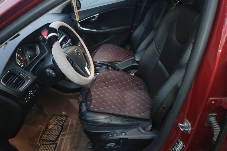 Used Volvo V40 2018 T3 Zhiyi Edition
