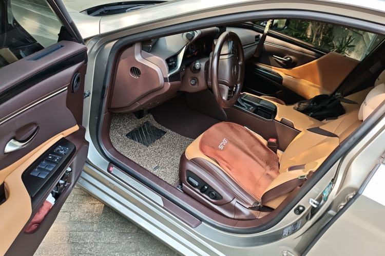 Used Lexus ES 2020 300h Premier Edition
