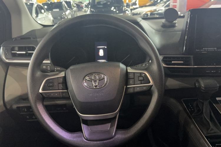 Used Toyota SIENNA 2023 2.5L Hybrid Comfort Edition Steering Wheel