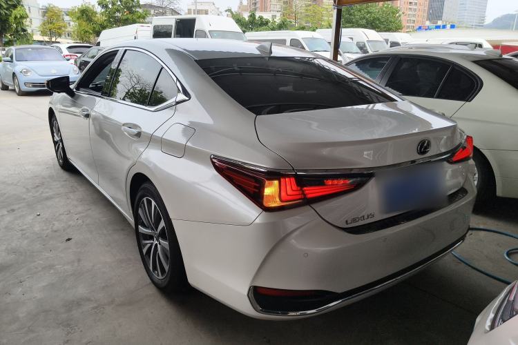 Used Lexus ES 2020 200 Excellence Edition Rear Left 45 Deg