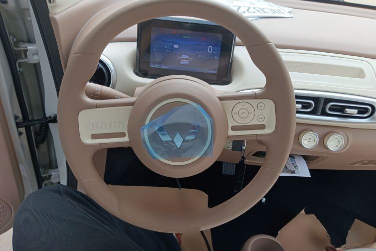 Used Wuling Hongguang MINIEV 2025 Four-Door Version Advanced Edition Steering Wheel