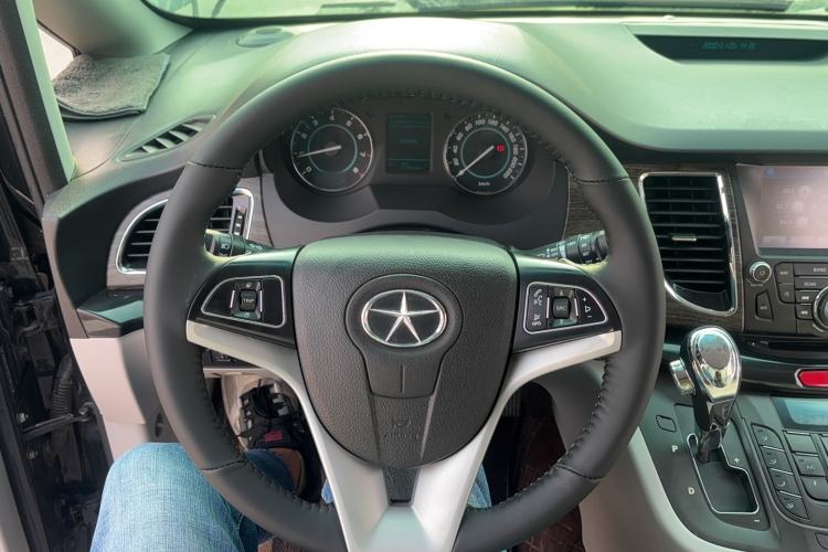 Used JAC Refine M5 2013 2.0T Gasoline Automatic Business Edition
