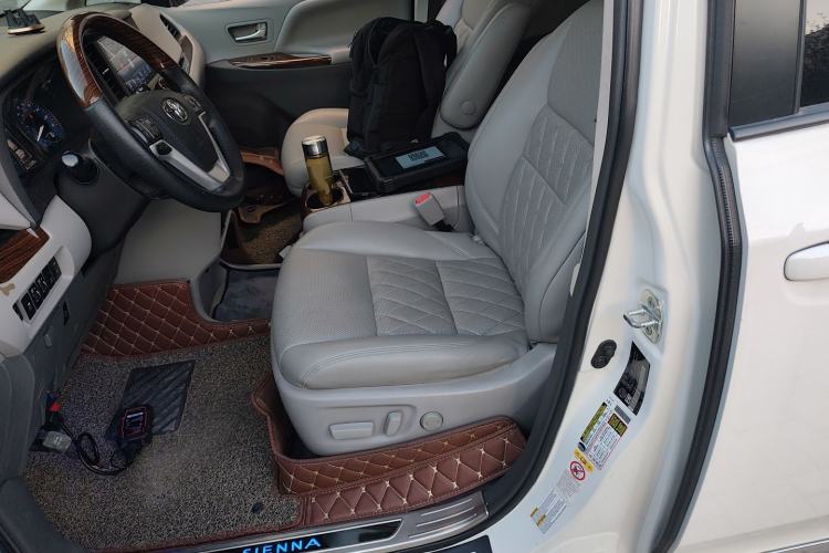 Used Toyota Sienna 2017 3.5L Four-Wheel Drive LE Trim 7 Seats – U.S. Specification
