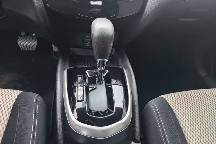 Used Nissan Qashqai 2016 2.0L CVT Elite Edition Gear Lever