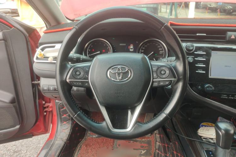 Used Toyota Camry 2018 2.0G Luxury Edition
