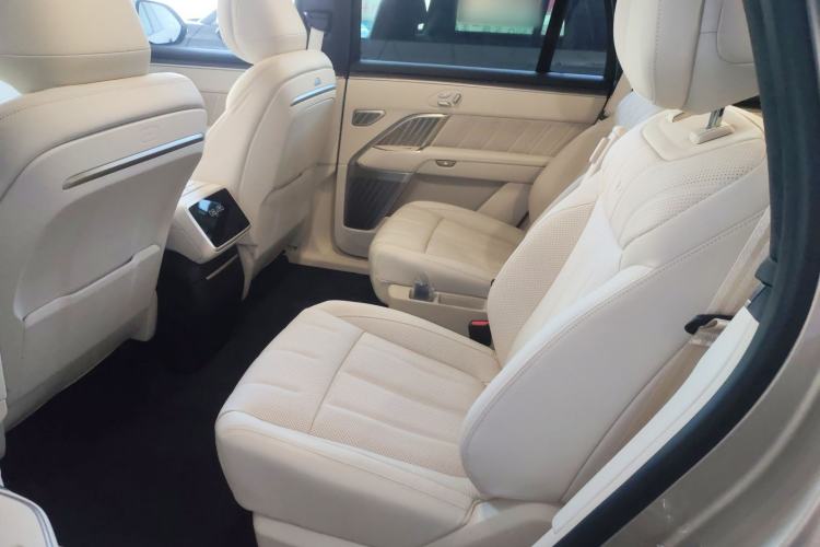 Used ONVO Luxeed L90 2025 Model—Max Six-Seater Version Left Rear Seat