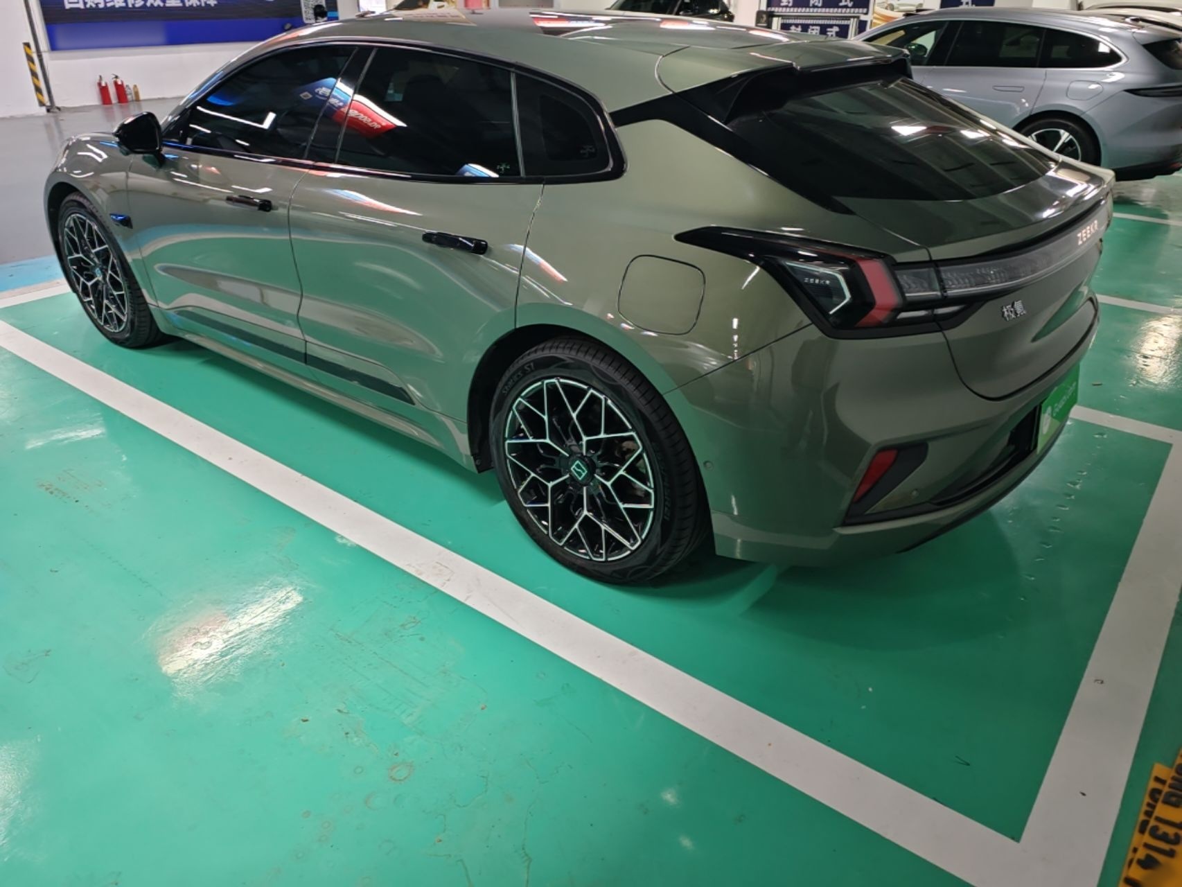 Zeekr 001 2025 WE Edition 95 kWh All-Wheel Drive — снимка 4