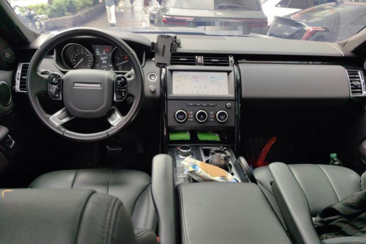 Used Land Rover Discovery 2019 3.0 SC V6 SE Center Console