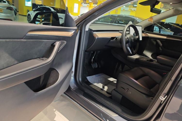 Used Tesla Model Y 2022 Long-Range All-Wheel-Drive Version