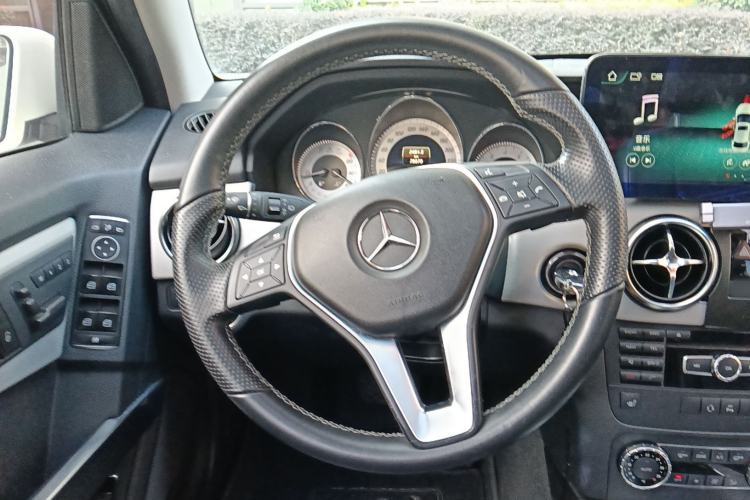 Used Mercedes-Benz GLK-Class 2013 GLK 300 4MATIC Dynamic Sunroof Model
