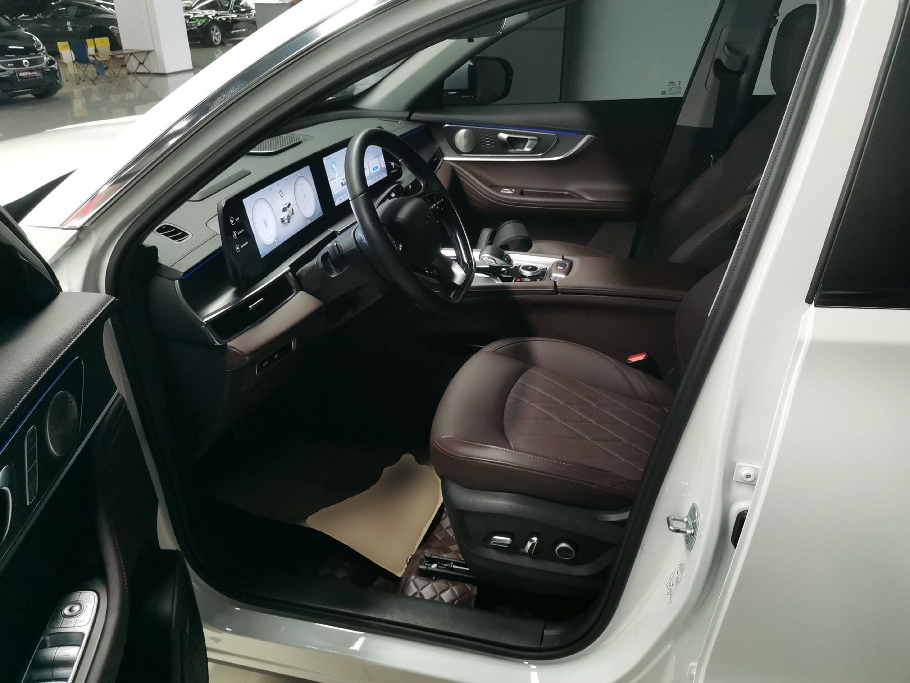 المقاعد الأمامية داخل السيارة