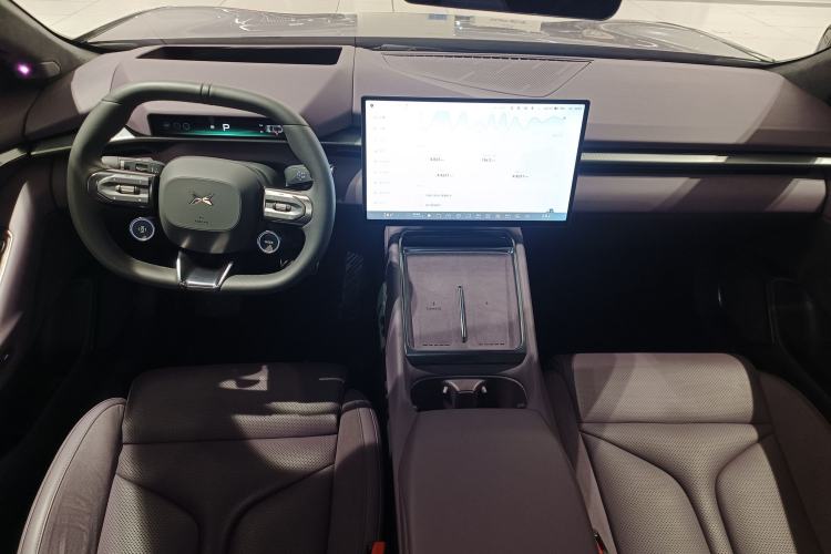 Used XPeng P7 2025 Model—750 All-Wheel-Drive High-Performance Ultra Interior 2