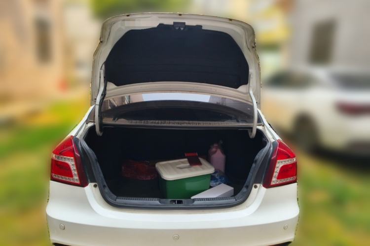 Used Geely Auto Diamond 2017 1.5L Manual Value-Added Model Trunk