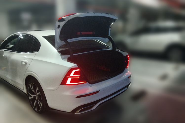 Used Volvo S60 2021 T4 Zhiyuan Sport Edition Trunk