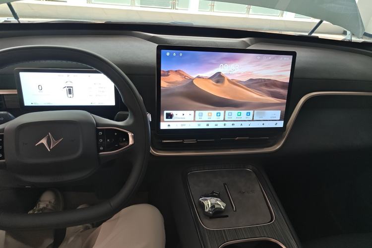 Used Dongfeng eπ eπ008 2024 636Max All-Electric Version 6 Seats Center Console