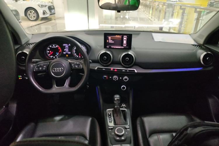 Used Audi Q2L 2022 35 TFSI Progressive Dynamic Edition Center Console