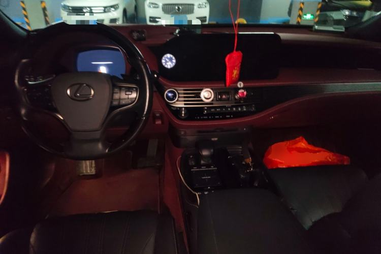 Used Lexus LS 2021 500h Executive Edition Center Console