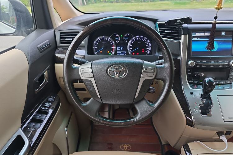 Used Toyota Alphard 2012 3.5L Luxury Edition
