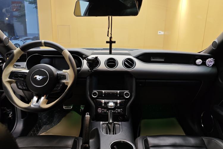 Used Ford Mustang 2021 2.3T EcoBoost Interior 9