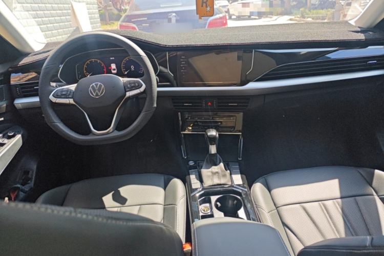 Used Volkswagen Passat 2026 Model, Outstanding 380TSI Longteng Edition Center Console