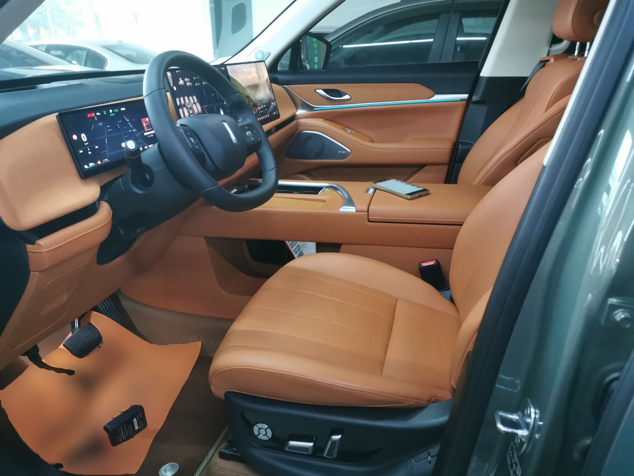 Переднее сиденье в автомобиле