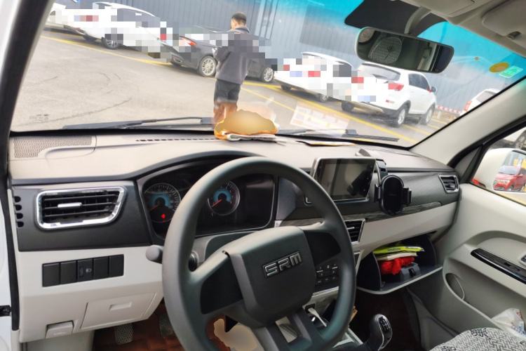 Used Jinbei New Hiace X30L 2024 Wealth Edition Van 2/5 Seats Front-Mounted Air Conditioning Center Console