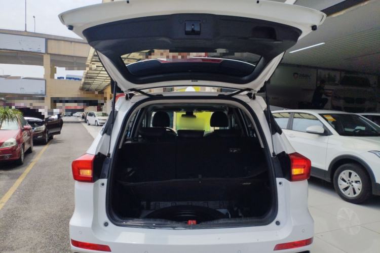 Used Haval M6 2017 1.5T Manual Two-Wheel Drive Elite Model Trunk