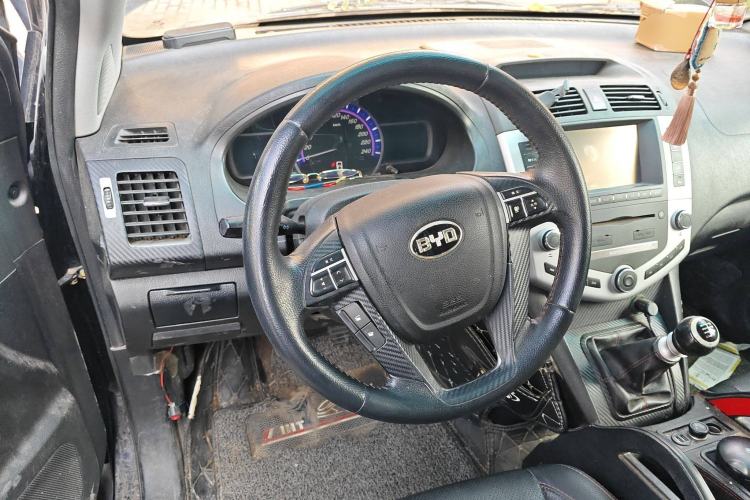 Used BYD S6 2014 1.5TI Manual Luxury 5-Seater Steering Wheel