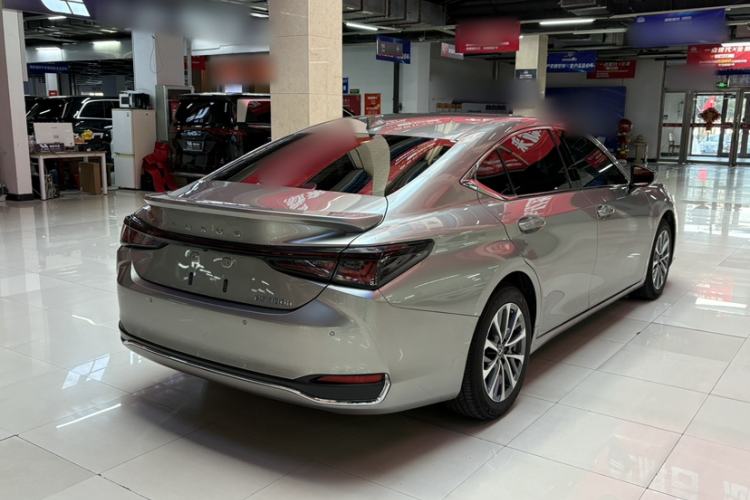 Used Lexus ES 2025 300h Deluxe Edition
