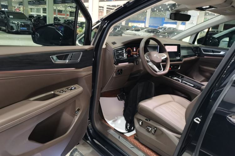 Used Volkswagen Viloran 2024 380TSI Luxury Edition