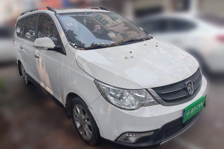 Used Baojun 730 2014 1.5L manual luxury trim 7 seats Front Right 45 Deg