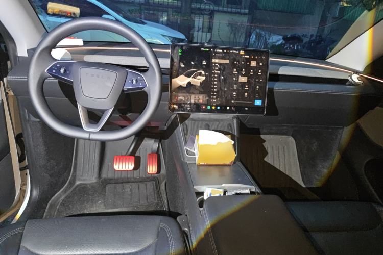 Used Tesla Model Y 2025 Rear-Wheel-Drive Version