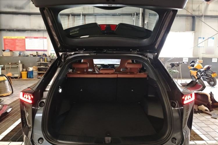 Used CHANGAN UNI-Z 2025 1.5T Premium Edition Trunk