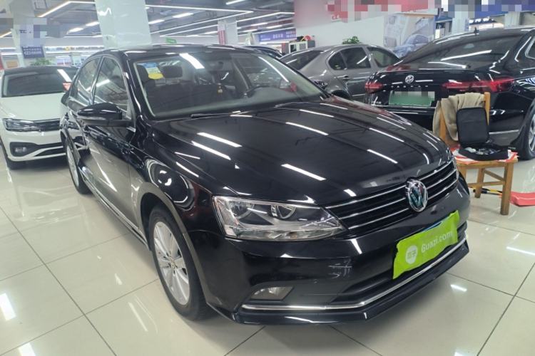 Used Volkswagen Sagitar 2015 230TSI Automatic Comfort Version Front Right 45 Deg