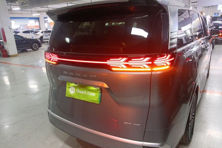 Used Denza D9 2022 DM-i 970 Four-Wheel Drive Flagship Model
