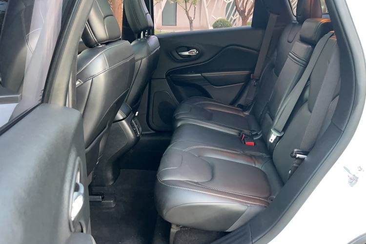 Used Jeep Cherokee 2016 2.0L Superior Edition