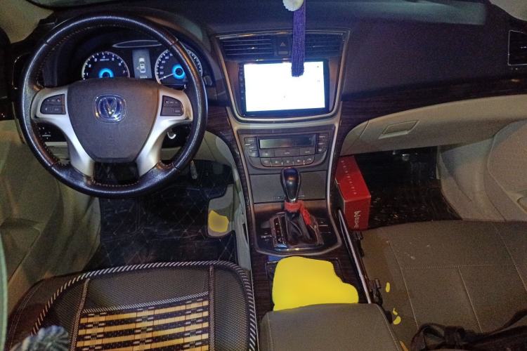 Used CHANGAN Raeton 2013 1.8T Automatic Elite Model China IV Standard Center Console