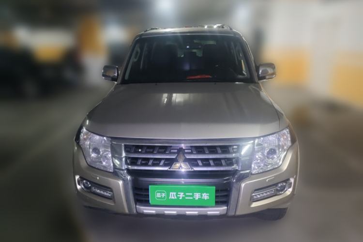 Used Mitsubishi Pajero 2015 3.0L Automatic Elite Plus Version China V Standard