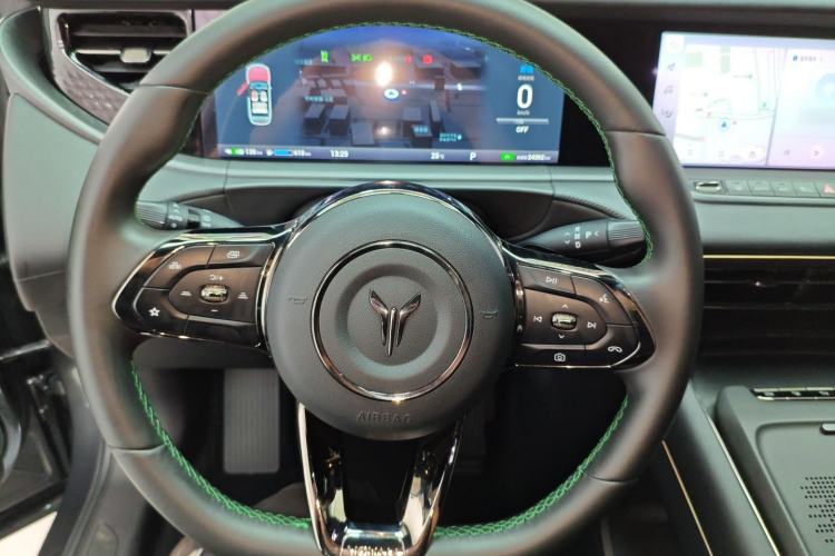 Used VOYAH FREE 2025 318 259 km All-Wheel-Drive Exploration Edition