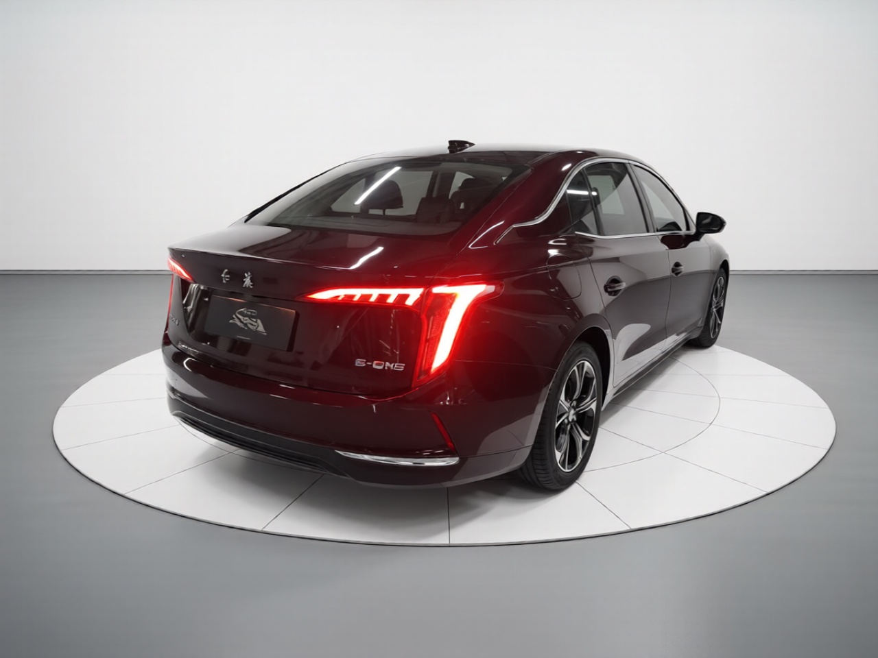 Hongqi E-QM5 2023 Base Travel Edition — снимка 6