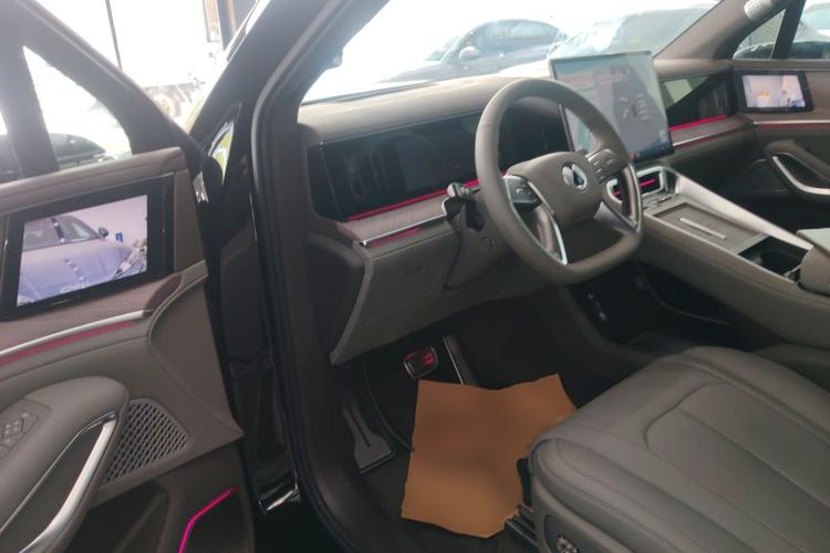 Used Denza N9 2025 Flagship Model
