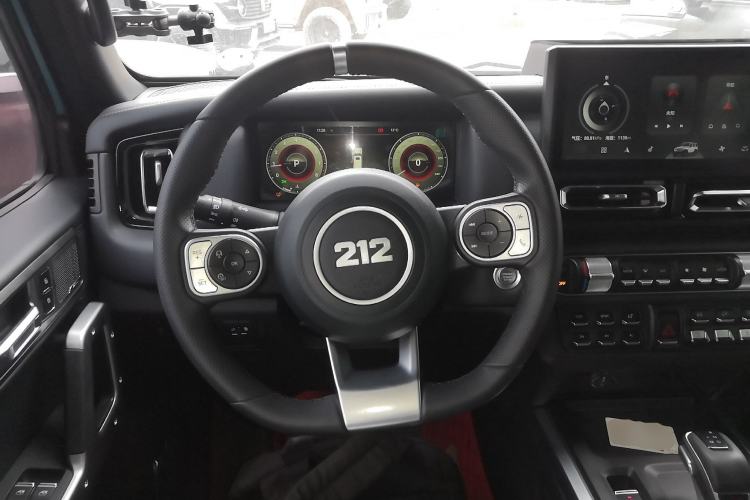 Used 212 T01 2025 2.0T Changfeng
