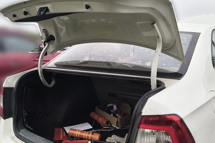 Used Skoda Rapid 2016 1.6L Manual Front-Wheel-Drive Version Trunk