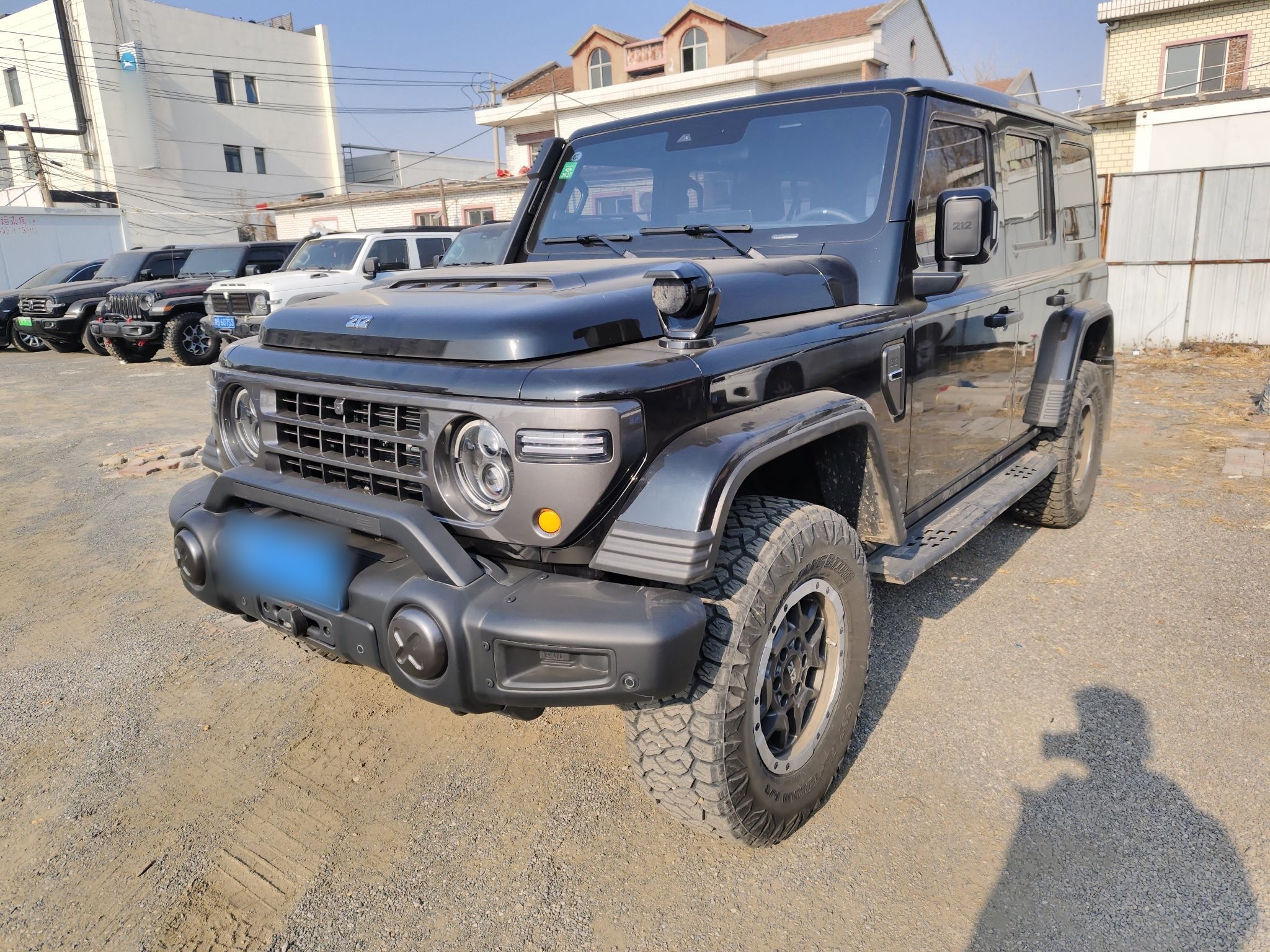 تحت مقدمة السيارة