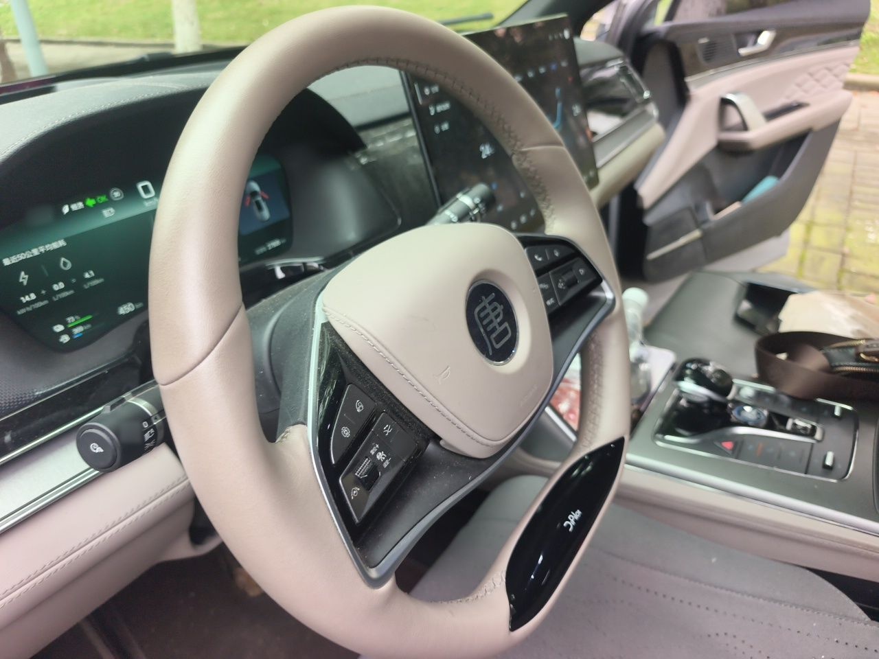 BYD Tang New Energy 2024 DM-i Glory Edition 112KM Flagship Model — снимка 10