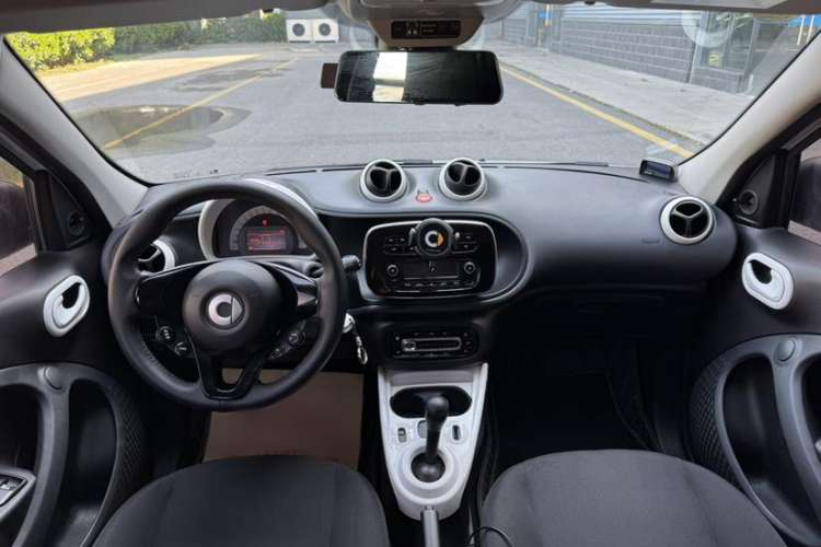 Used smart forfour 2016 1.0L 52 kW Dynamic Edition